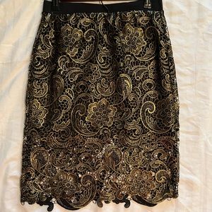 New with no tags. Skirt, Size small. Fit XS.